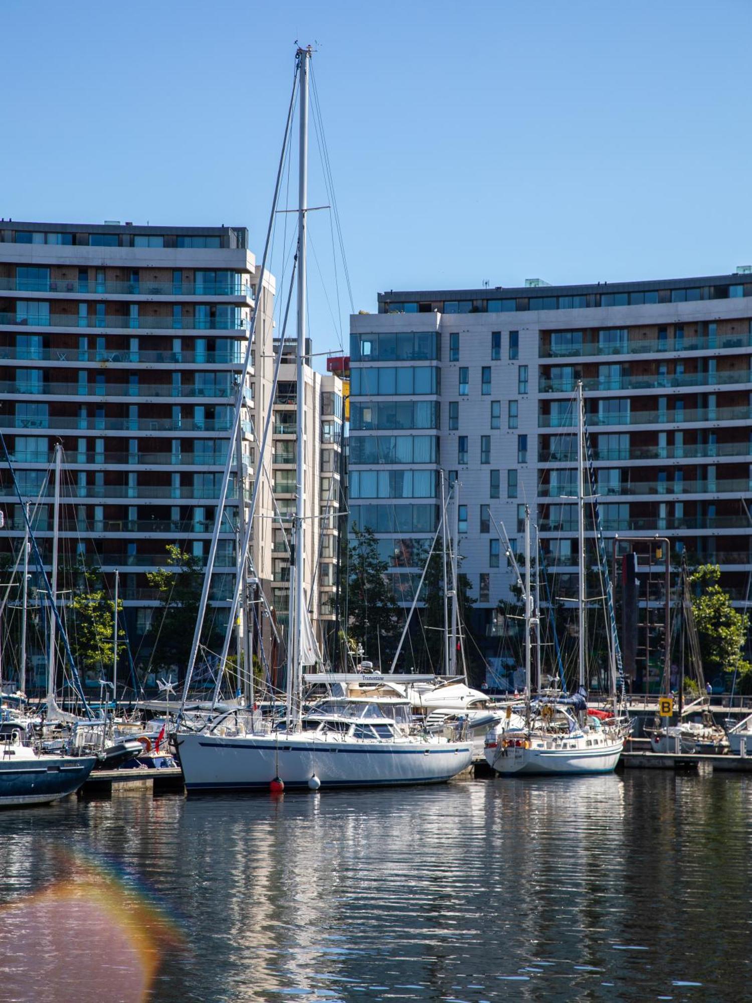 Ramada By Wyndham Belfast Hotel Eksteriør billede