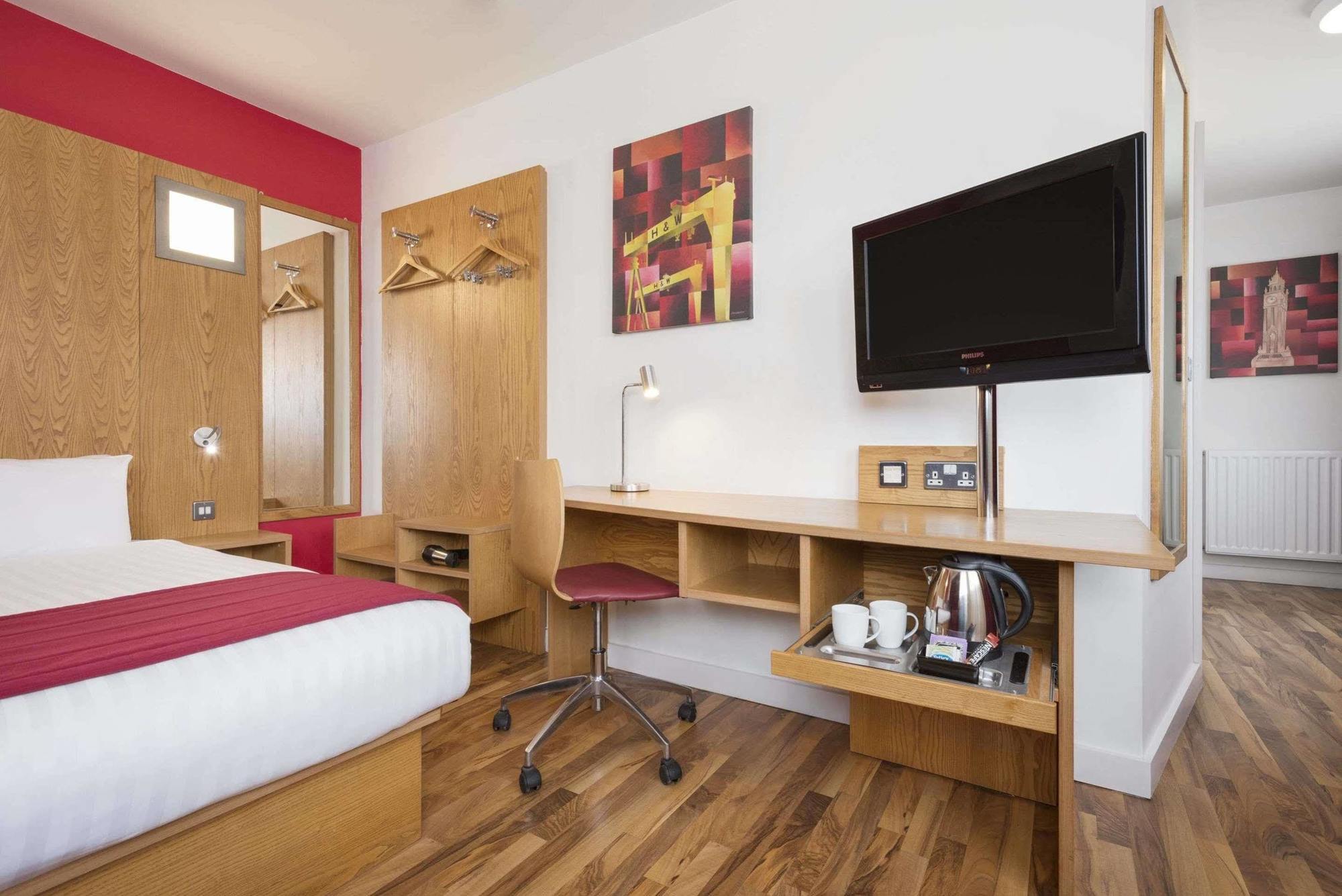 Ramada By Wyndham Belfast Hotel Eksteriør billede